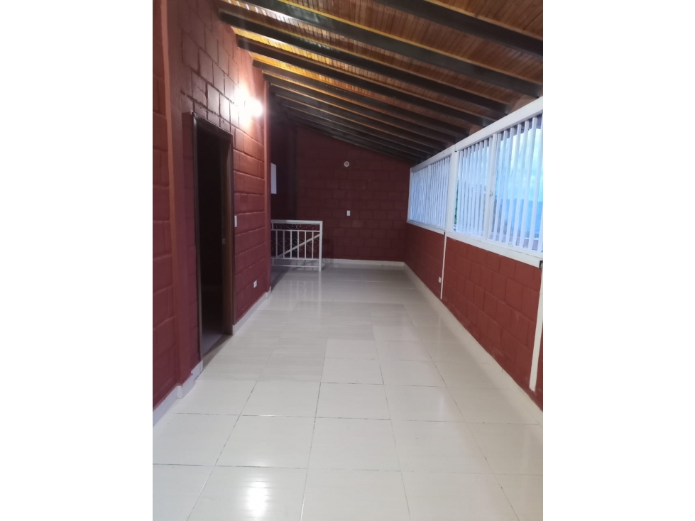 Se vende casa dúplex esquinera con local en Santuario - 5