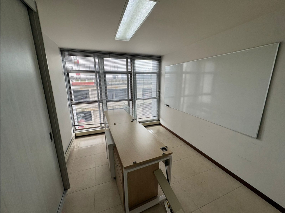 SE VENDEN OFICINAS EN EL CENTRO EN LA PLAZA DE BOLIVAR — foto 5