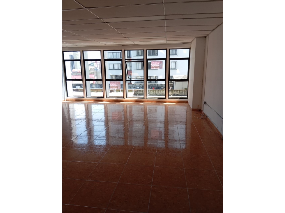 SE VENDE OFICINA EN EL CENTRO DE PEREIRA PISO 7 — foto 3