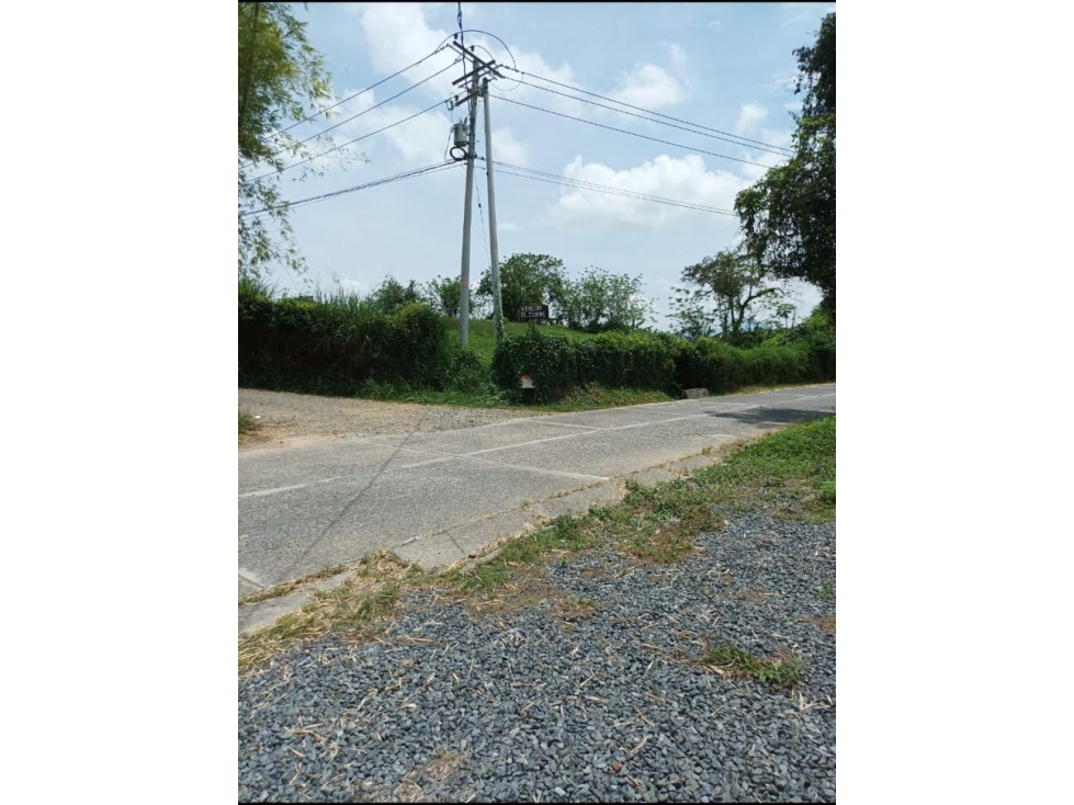 Se vende lote esquinero 1.209 m² en Alcalá — foto 3