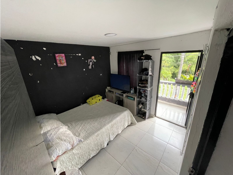 SE VENDE CASA EN BARRIO LA HERMOSA EXCELENTE UBICACION