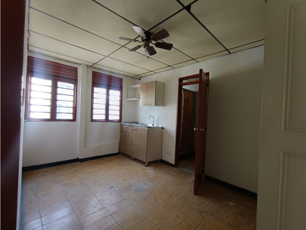 SE ARRIENDA APARTAESTUDIO EN EL CENTRO — foto 3