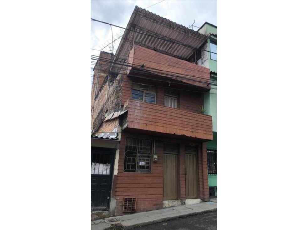 SE VENDE CASA DE 3 PISOS MUY CENTRAL EN PEREIRA — foto 3