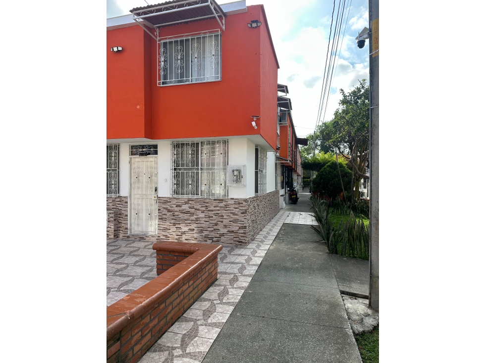 SE VENDE O PERMUTA CASA ESQUINERA EN ALTAVISTA REMODELADA VECHICULAR — foto 4