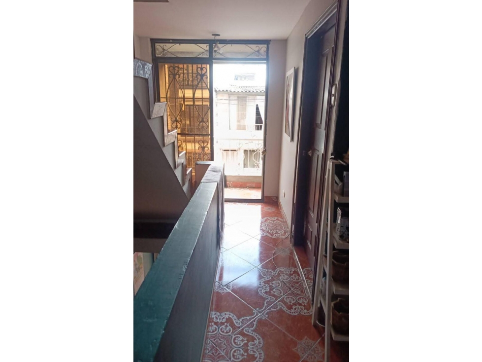 SE VENDE CASA DE TRES NIVELES POR 2500 LOTES SECTOR CUBA PEREIRA — foto 3