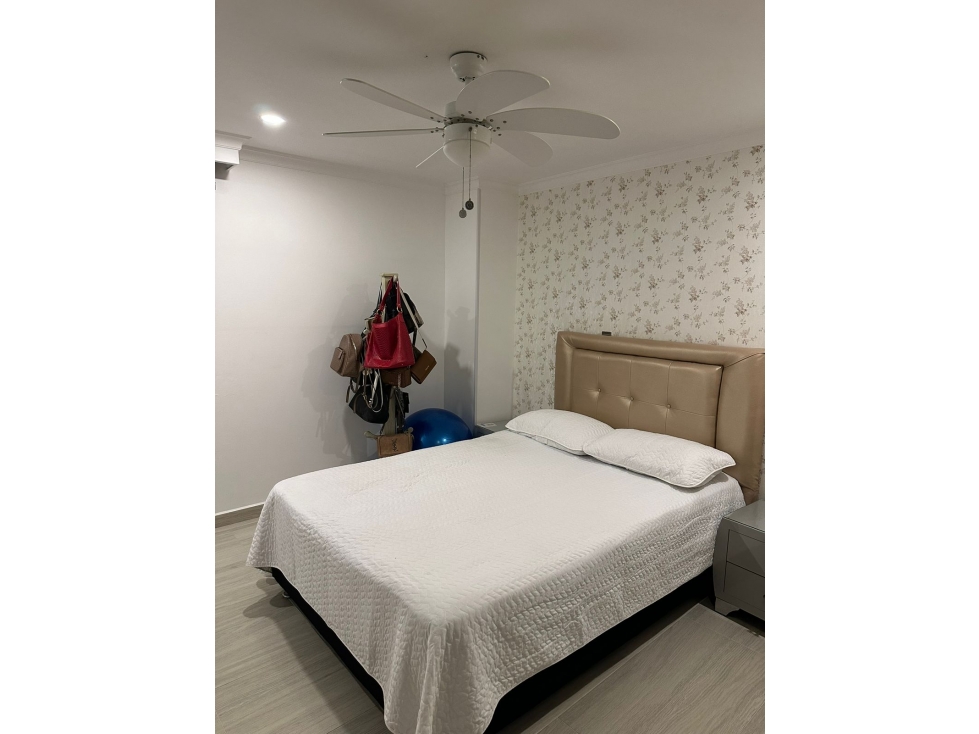 SE VENDE APARTAMENTO EN PINARES EXCELENTE ACABADOS AREA 134 M2 — foto 4