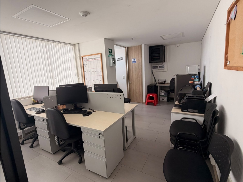 SE VENDE OFICINA EN LOS ALPES