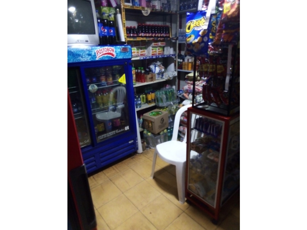 Casa en Frailes independiente esquinera. Rentable con locales. — foto 3