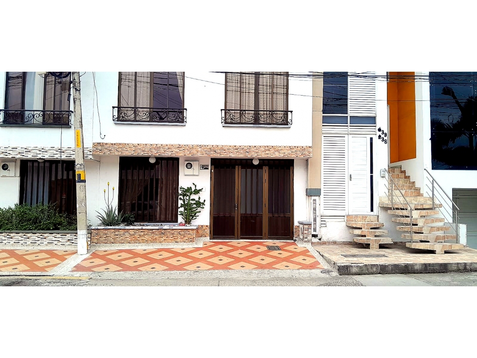 ¡SE VENDE HERMOSA CASA EN CORALES!