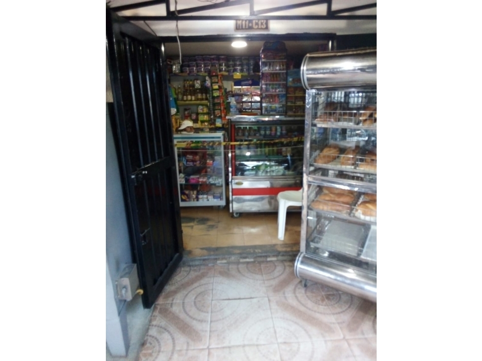 Casa en Frailes independiente esquinera. Rentable con locales. — foto 6