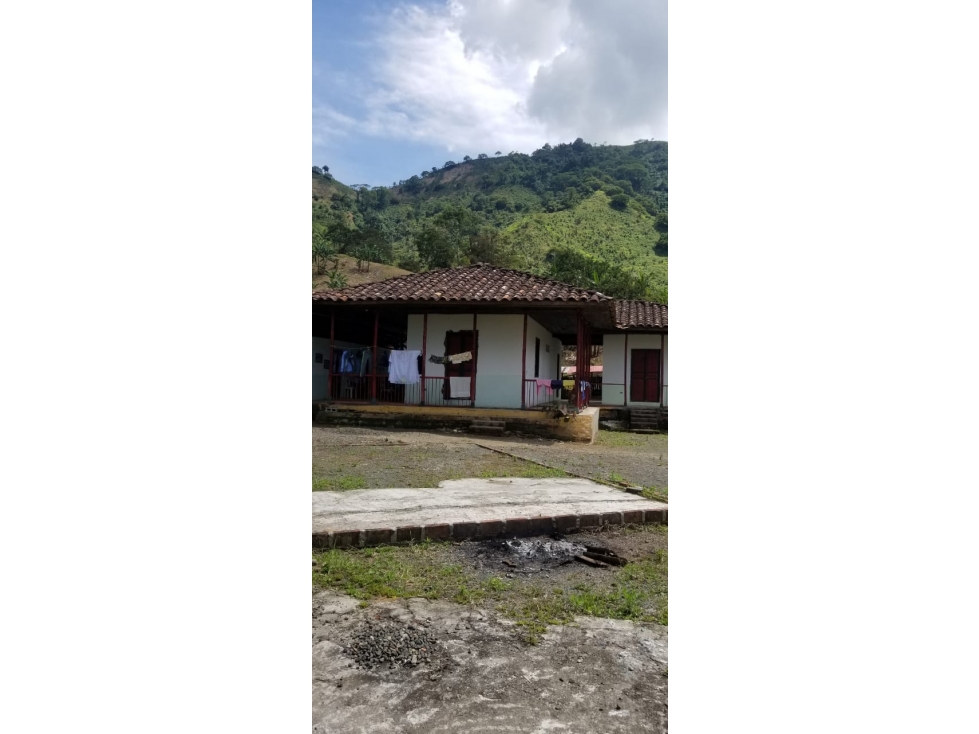 se vende Finca Productiva CERCA AL CRUCERO DE COMBIA
