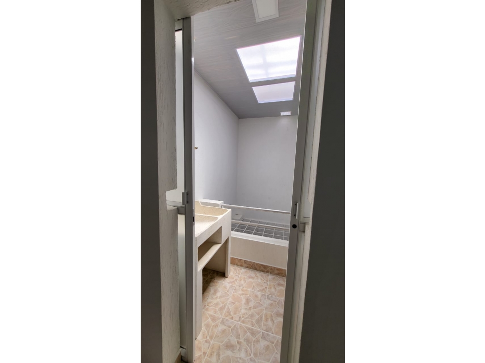 SE VENDE HERMOSA CASA DE 3 PISOS INDEPENDIENTES EN LA PRADERA — foto 5