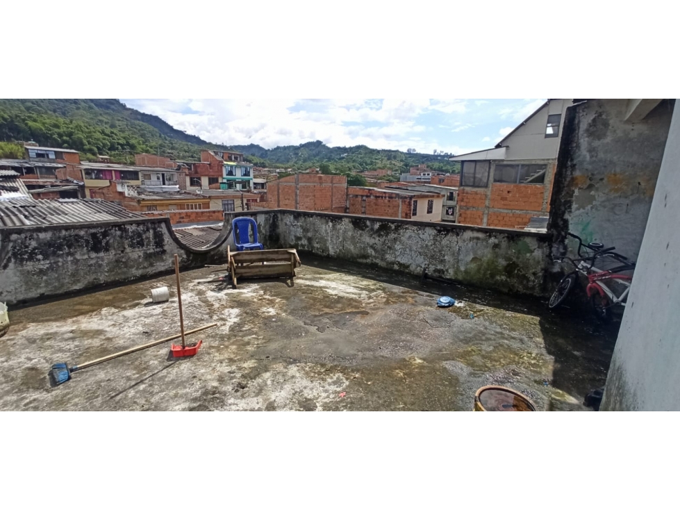 SE VENDE CASA DE 4 PISOS RENTABLE EN FRAILES — foto 5