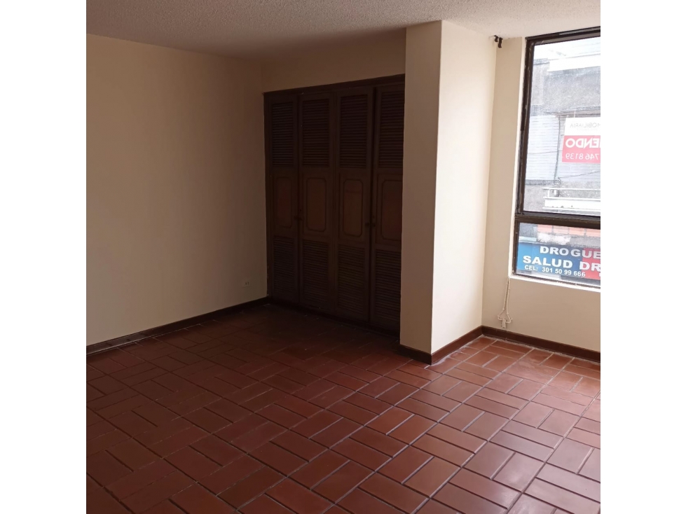 SE VENDE AMPLIO APARTAMENTO EN EL CENTRO — foto 6