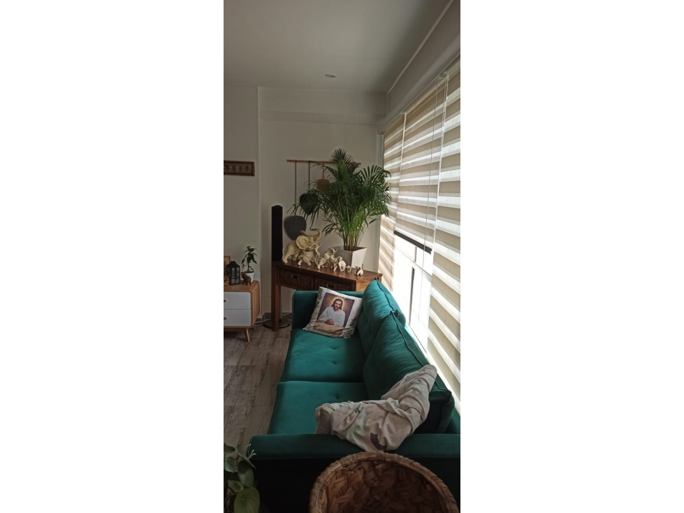 SE VENDE HERMOSO APARTAMENTO REMODELADO EN LOS ALPES — foto 3