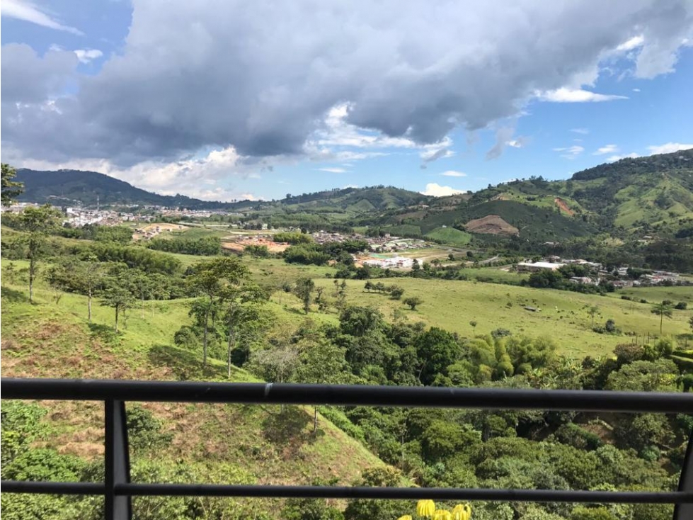 SE VENDE FINCA EN SANTA ROSA CON DOS CASA SOBRE VIA PRINCIPAL — foto 5