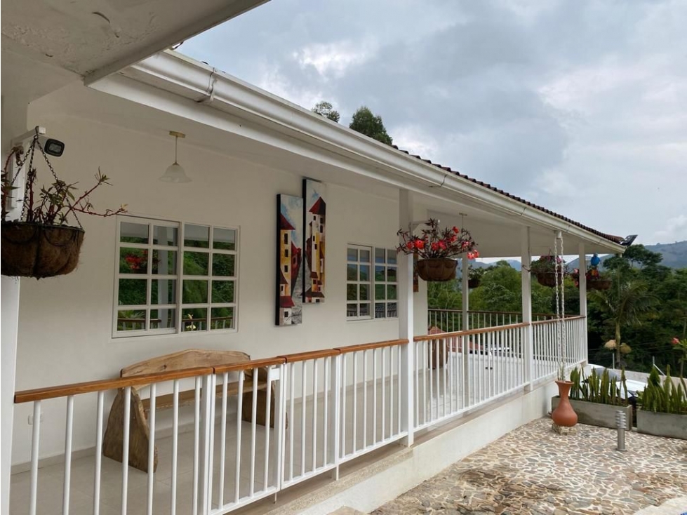 Vendo hermosa finca hotelera con registro en la vereda la florida