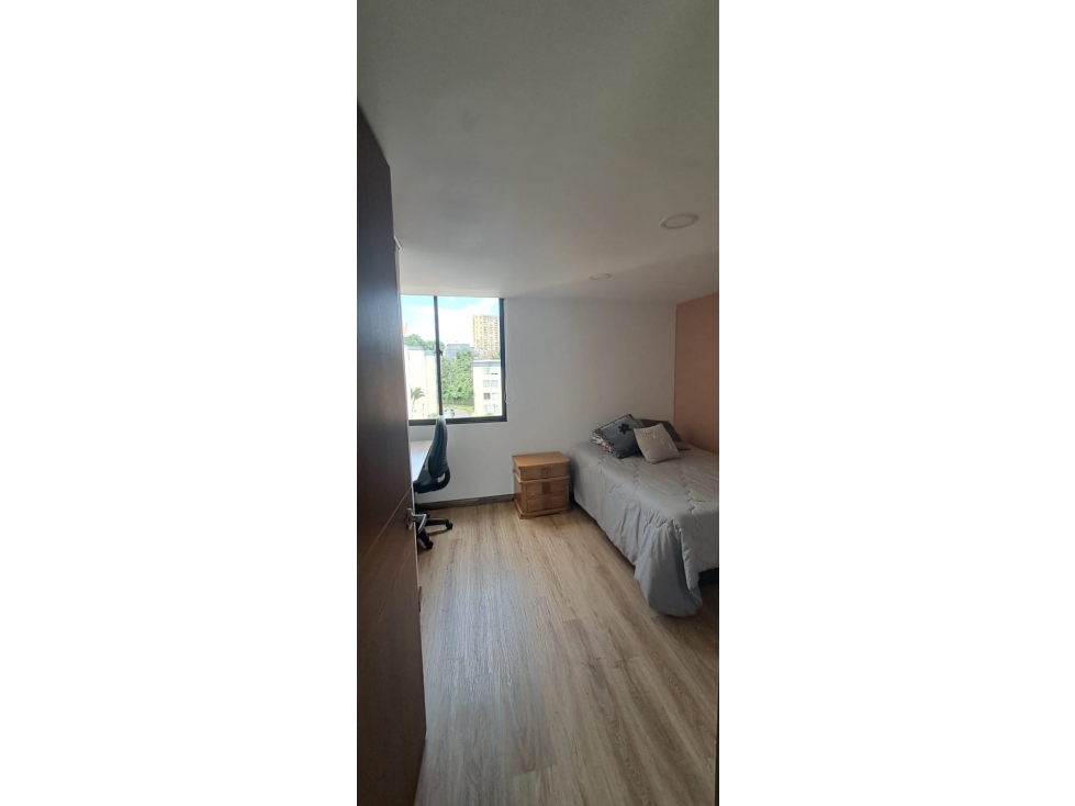 Se vende apartamento remodelado en el barrio La Elvira (SIN ASCENSOR) — foto 6