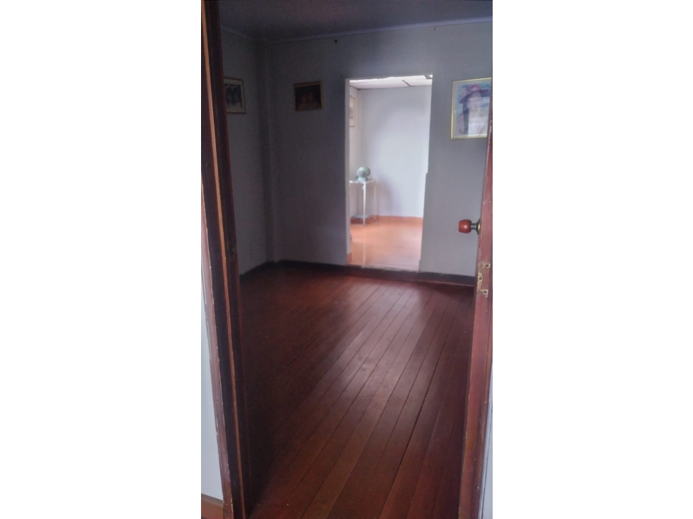 ¡Encantadora casa en venta dos pisos en el Barrio GalÃ¡n! — foto 6