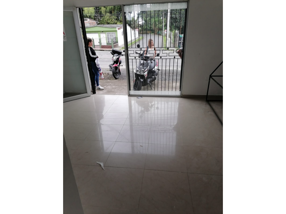 ¡Encantador local comercial en arriendo, Santa Mónica! - 4