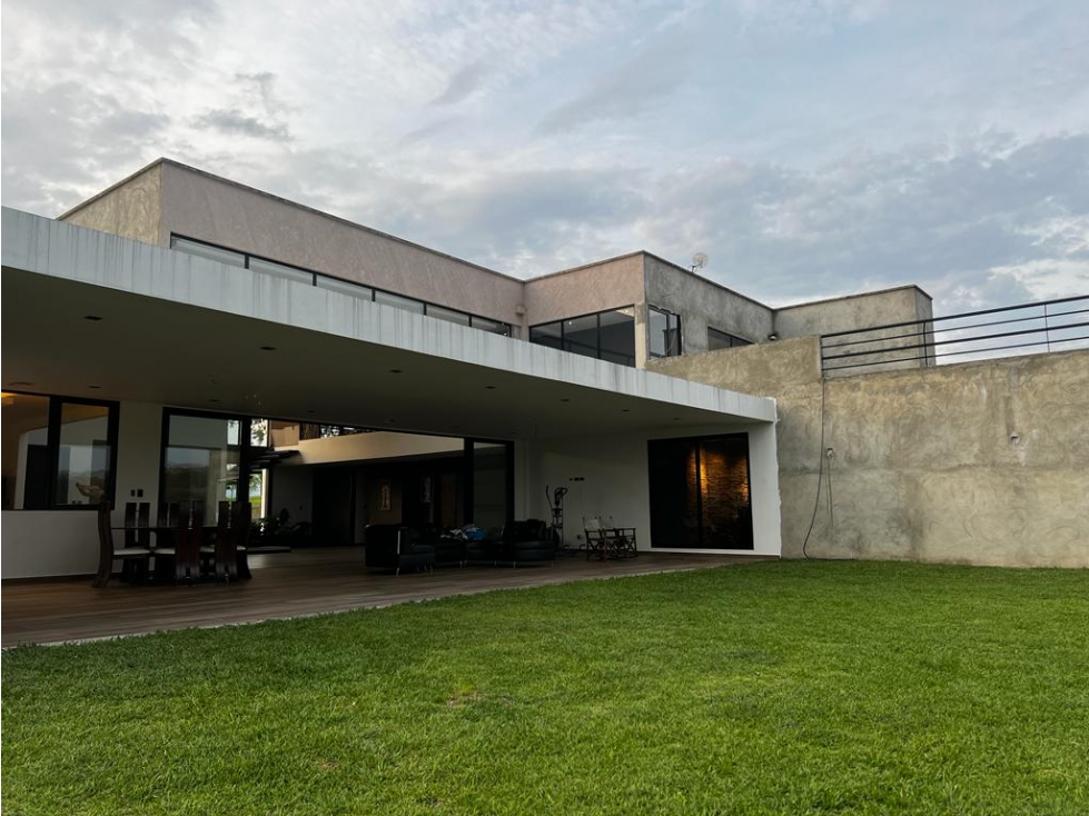 SE VENDE O PERMUTA CASA CAMPESTRE EN CONJUNTO EN CERRITOS