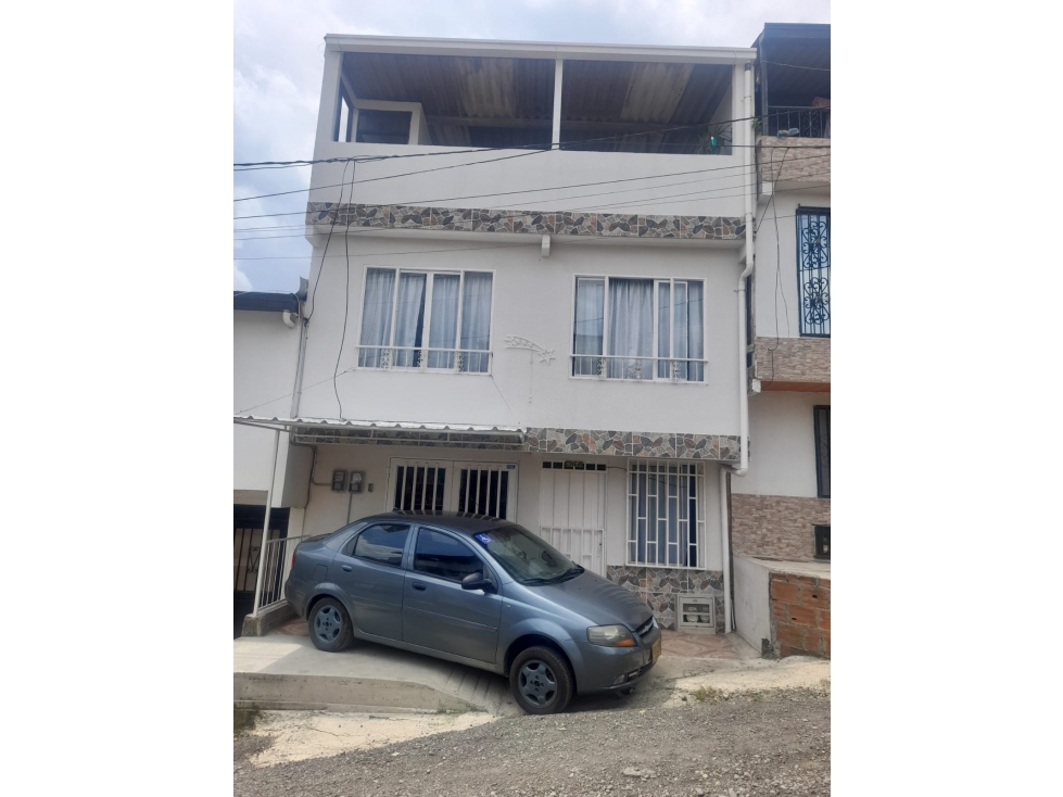 Se vende casa Duplex en el barrio Gilberto Pelaez sector Aeropuerto — foto 3