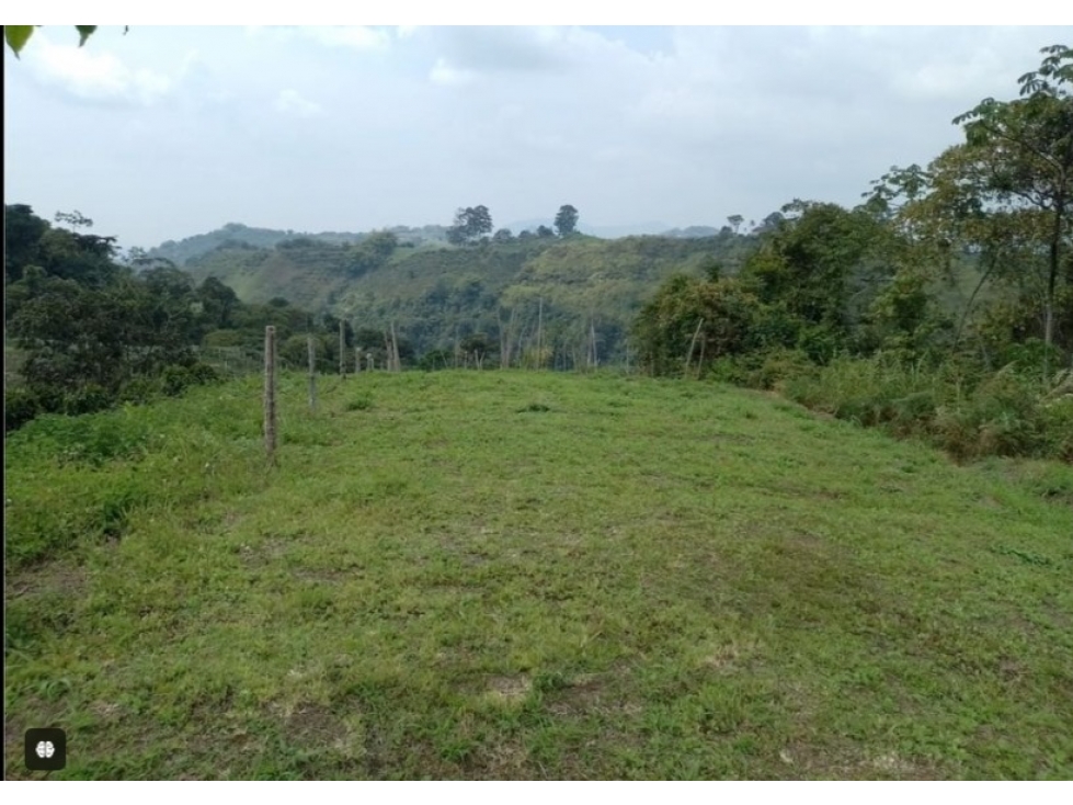 SE VENDE LOTE EN EL SECTOR LA BELLA