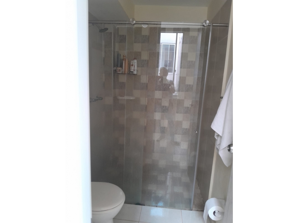 SE VENDE APARTAMENTO MUY ILUMINADO EN SECTOR TRANQUILO VIA CONDINA — foto 4
