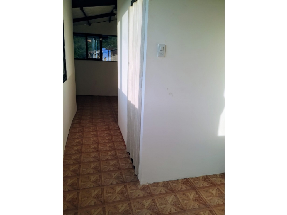 Venta de casa de 3 niveles 4 aptos independientes Camilo Torres — foto 6