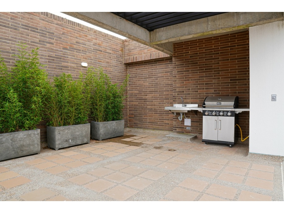 SE VENDE APARTAMENTO CON EXCELENTES ACABADOS CIRCUNVALAR AREA 89 M2 — foto 4