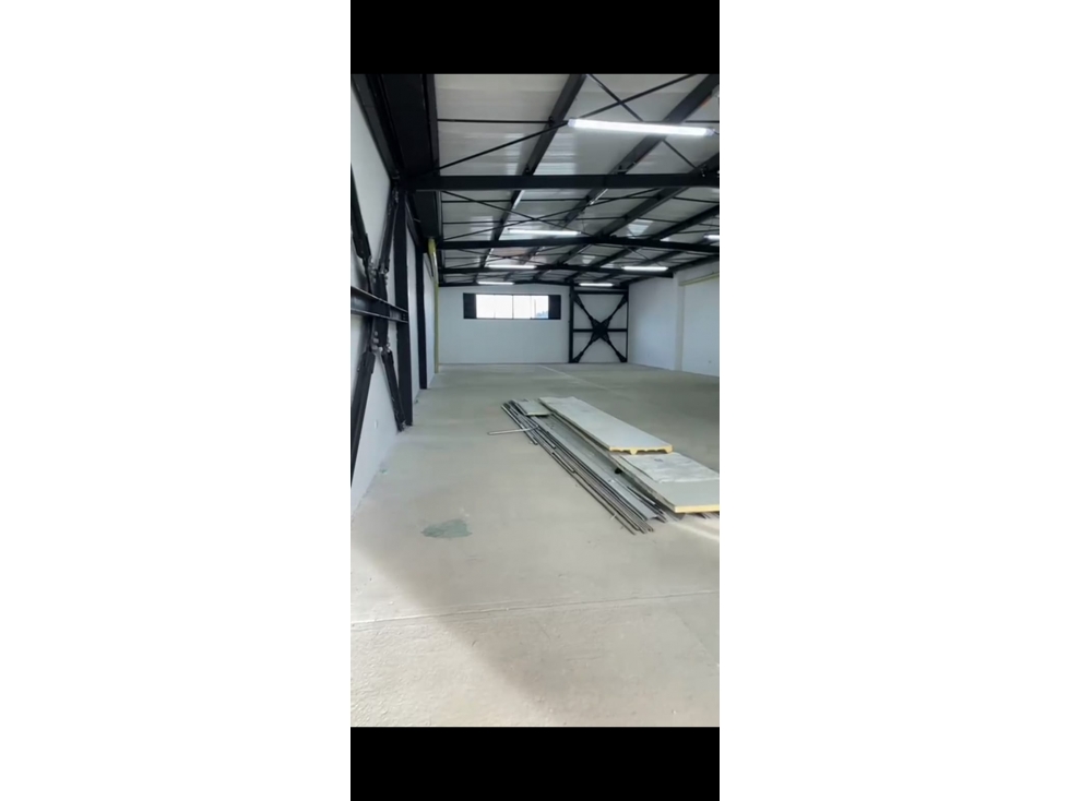 SE VENDE BODEGA EN EL CENTRO DE PEREIRA AREA 400M2 - 6