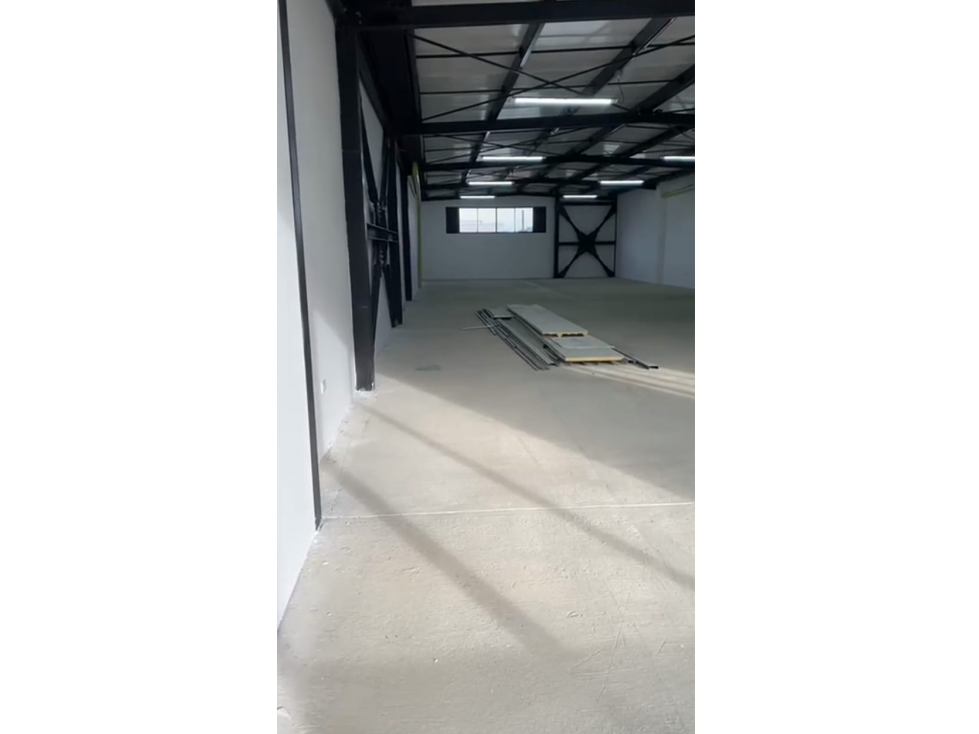 SE VENDE BODEGA EN EL CENTRO DE PEREIRA AREA 400M2 - 4