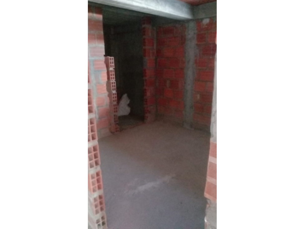 Venta de apartamento , tercer piso en obra negra para terminar — foto 4