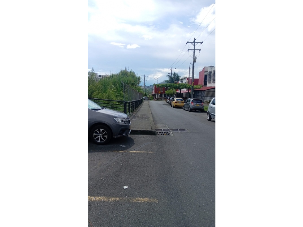 Se vende casa dúplex esquinera con local comercial en Pereira — foto 4