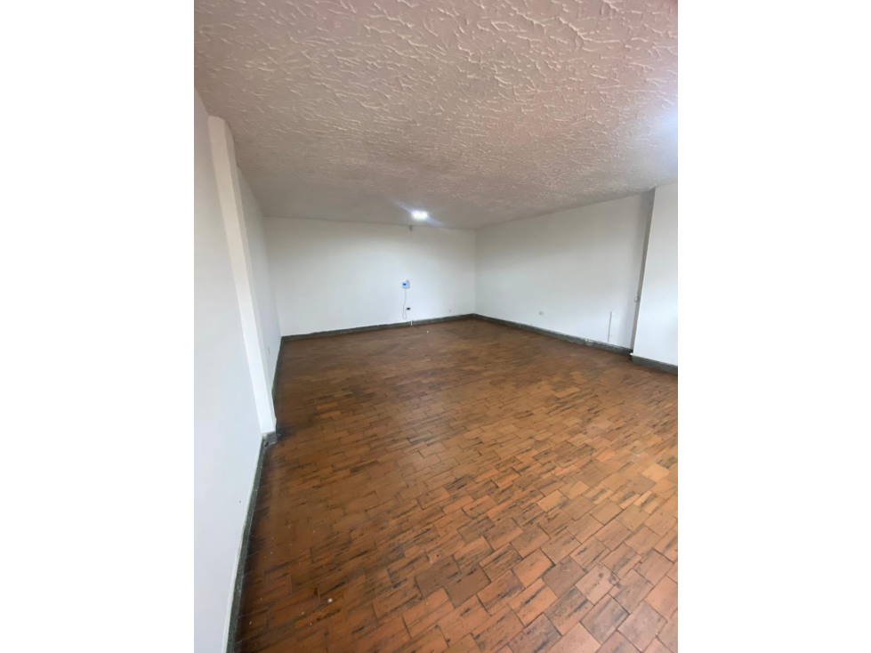 SE VENDE LOCAL EN LA AV 30 DE AGOSTO — foto 4