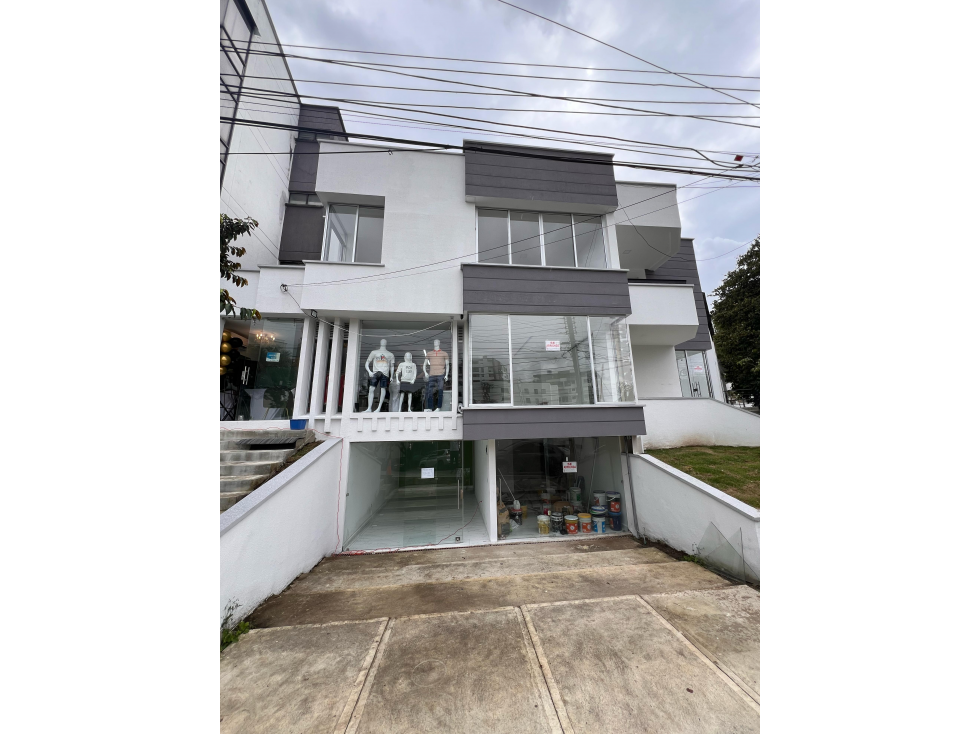 Edificio con 8 Locales comerciales para Ingresos Residuales, Pinares.