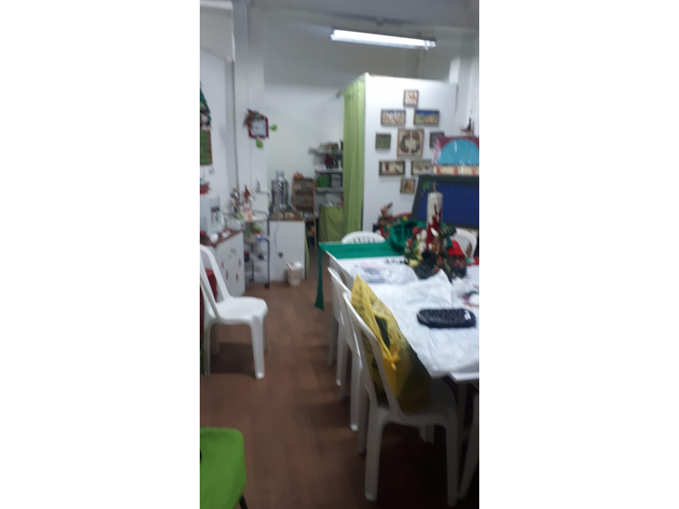 Se vende bodega en el centro - 4