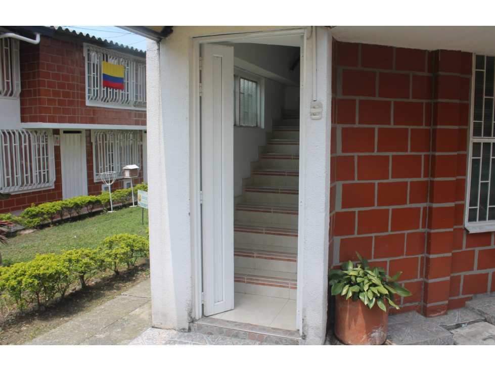 Edificio de tres pisos en venta en Aguazul Dosquebradas - 4