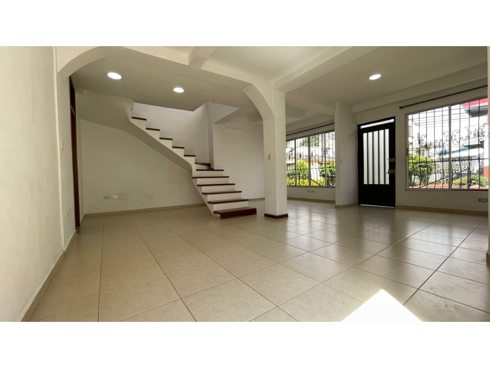 SE VENDE ESPECTACULAR CASA DUPLEX EN EL JARDIN PEATONAL — foto 4