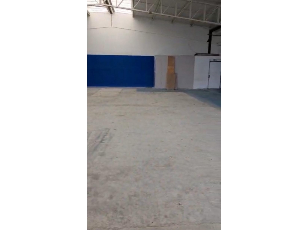 SE ARRIENDA BODEGA EN EL CENTRO - 4