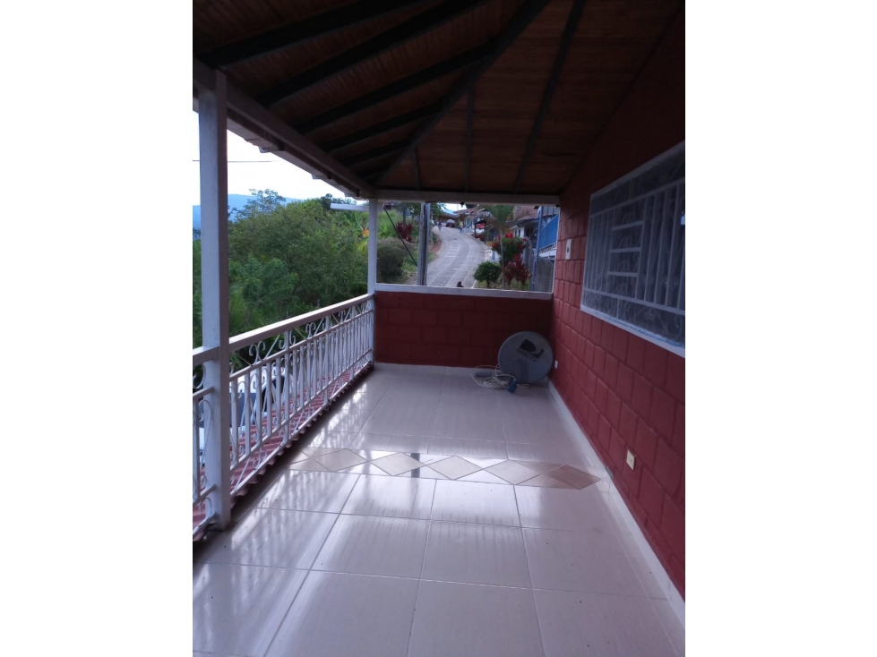 Se vende casa dúplex esquinera con local en Santuario - 3