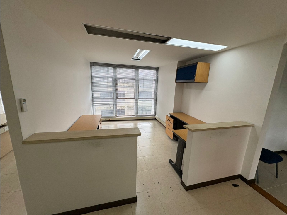 SE VENDEN OFICINAS EN EL CENTRO EN LA PLAZA DE BOLIVAR — foto 6