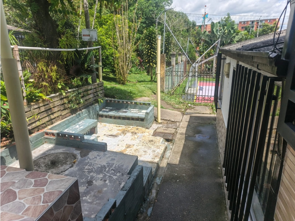 Se vende casa esquinera con apartaestudio en Pereira — foto 3
