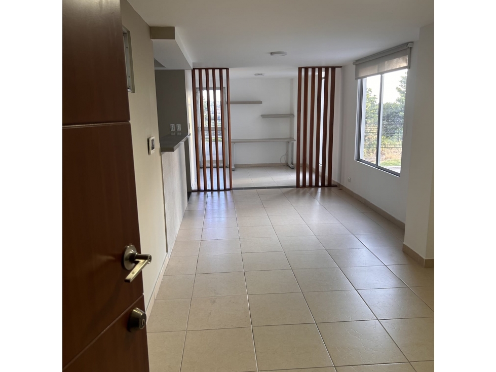 SE VENDE APARTEMENTO EN LA AVENIDA SUR PISO 3 CON PARQUEADERO — foto 3