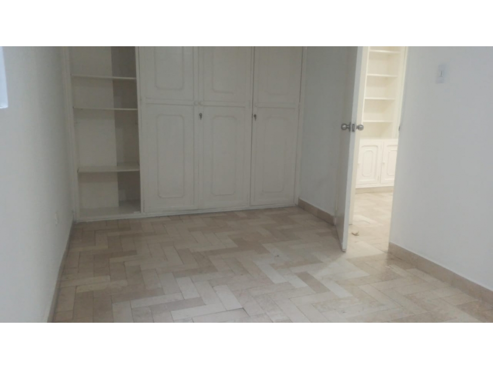 SE VENE APARTAMENTO EN LA AVENIDA 30 DE AGOSTO AREA 170M2 — foto 4