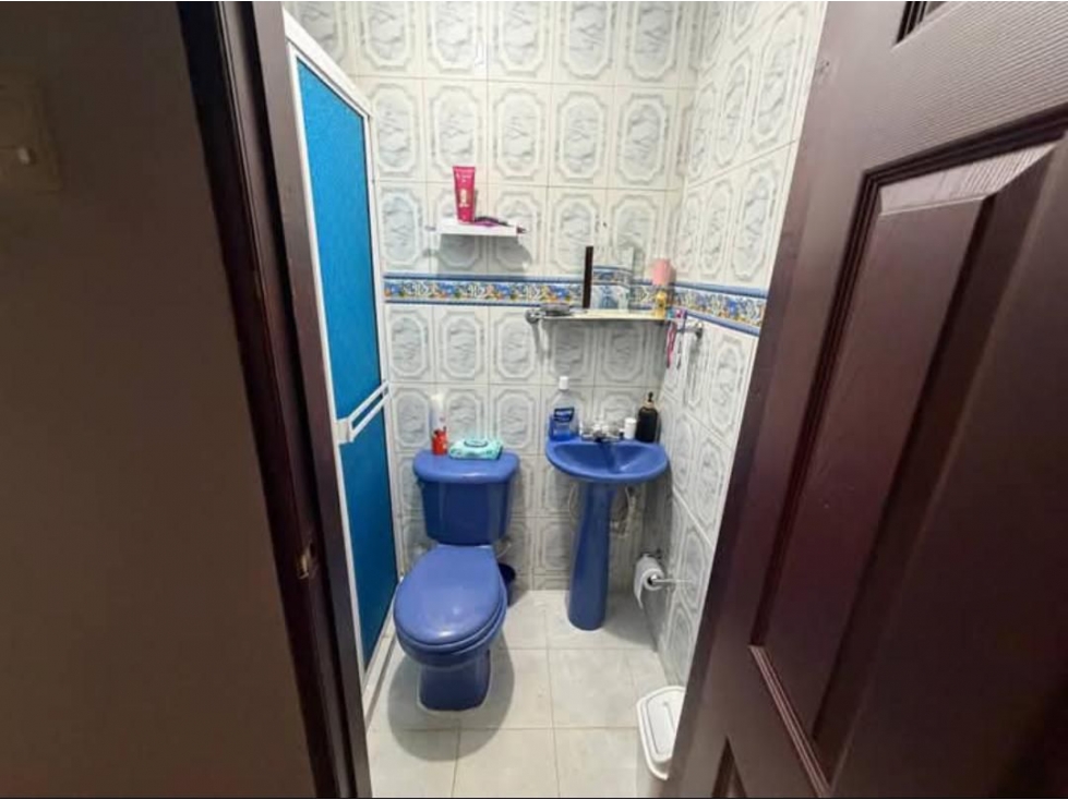 SE VENDE CASA DE TRES NIVELES POR 2500 LOTES SECTOR CUBA PEREIRA — foto 4