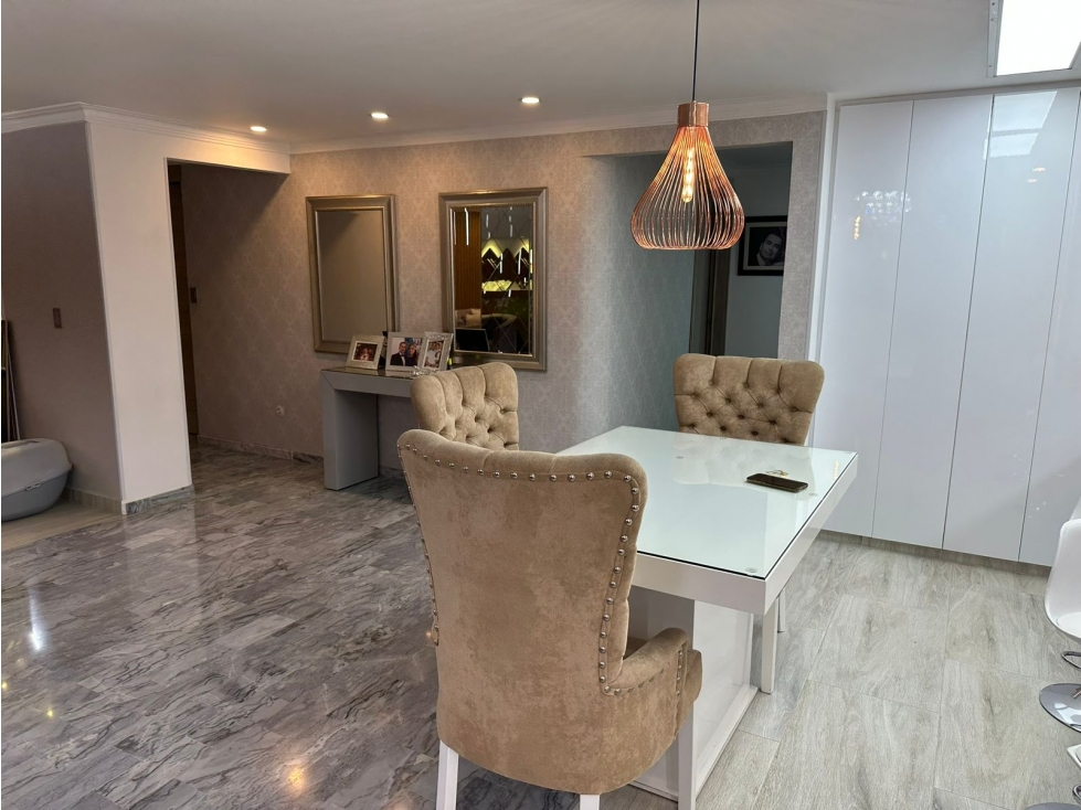 SE VENDE APARTAMENTO EN PINARES EXCELENTE ACABADOS AREA 134 M2