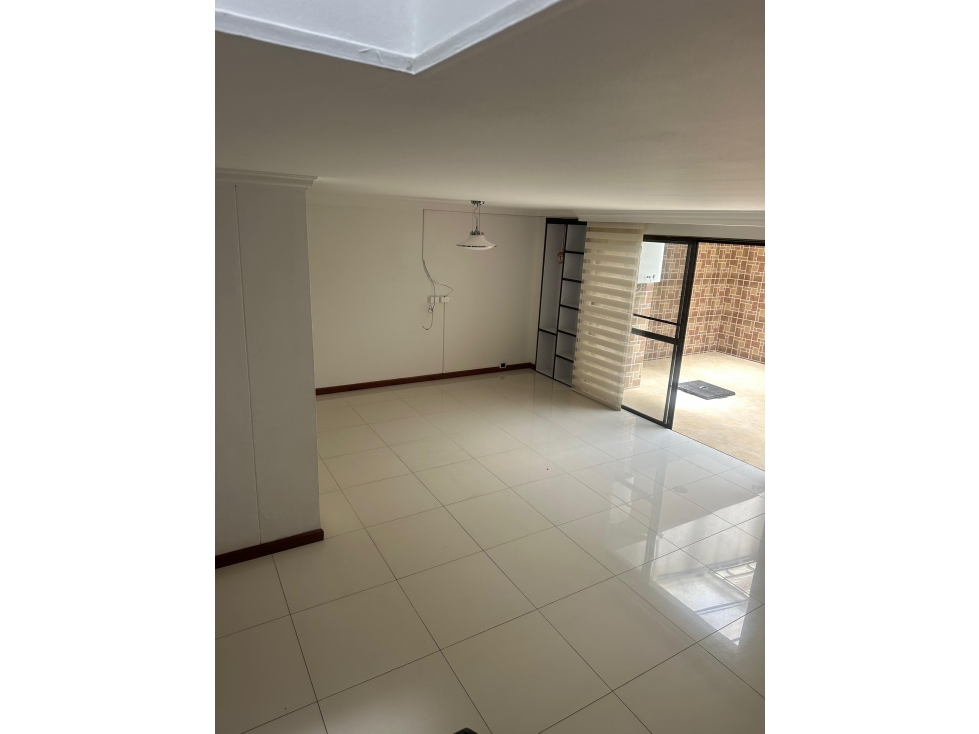 SE VENDE CASA EN LOS ALAMOS EN CONJUNTO CERRADO AREA 278 M2 - 4