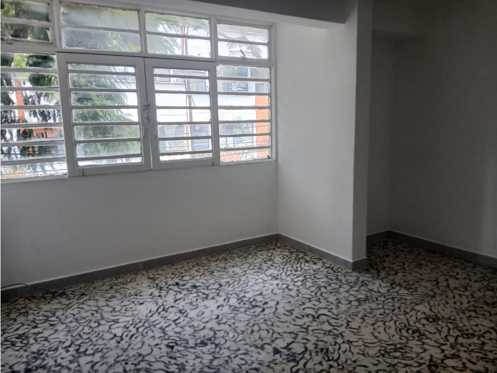 SE ARRIENDA APARTAMENTO EN EL CENTRO — foto 4