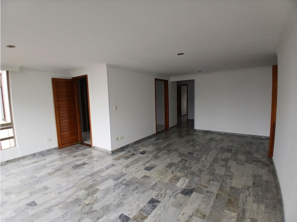 SE ARRIENDA APARTAMENTO GRANDE EN PINARES — foto 3